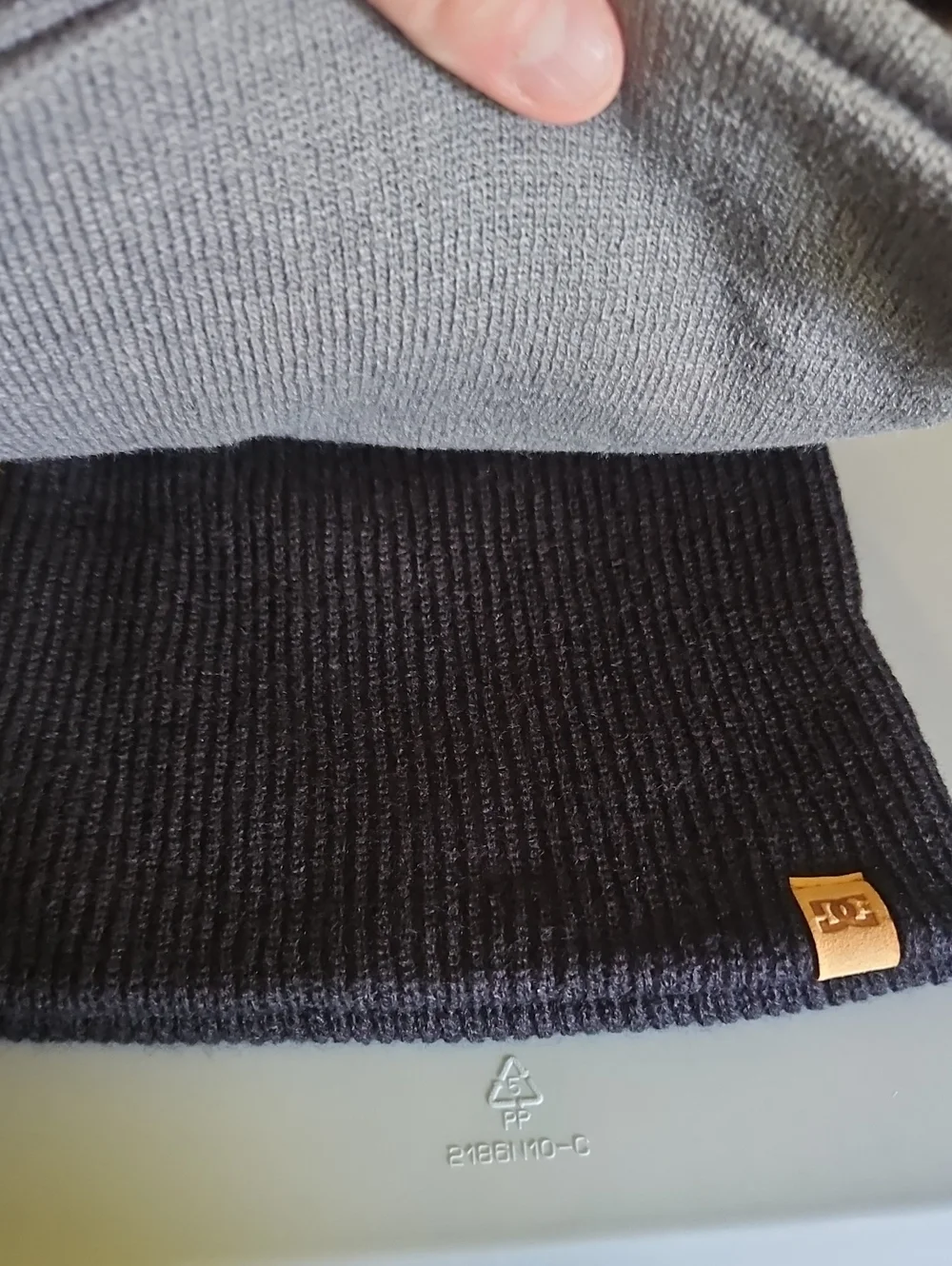 DC SHOE CO USA 3 PACK HATS: BROWN/GRAY/BLACK: NEW WITH TAGS: ONE SIZE FITS MOST